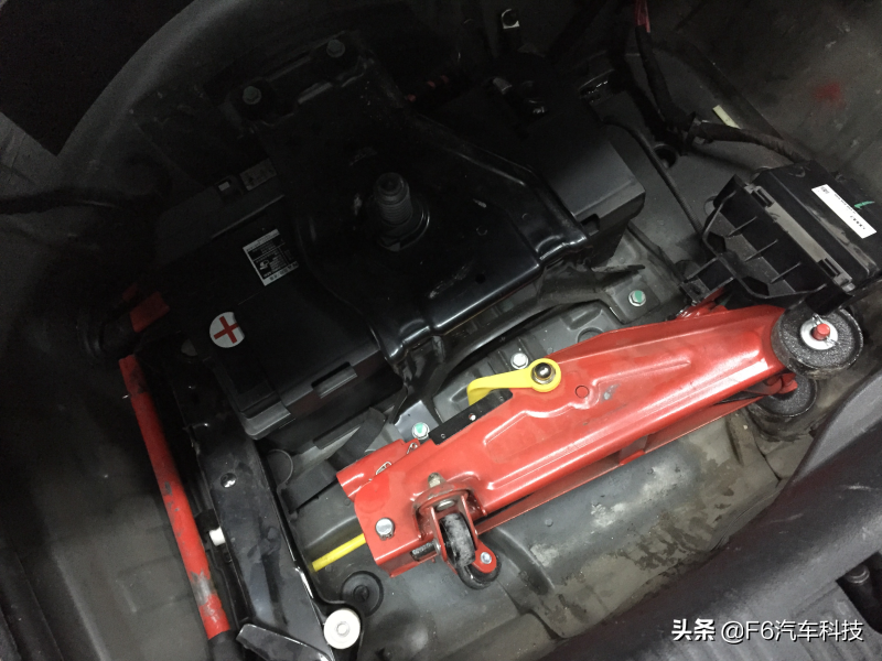 奥迪A6L仪表盘与中控显示屏黑屏、无显示故障 |F6专家课堂