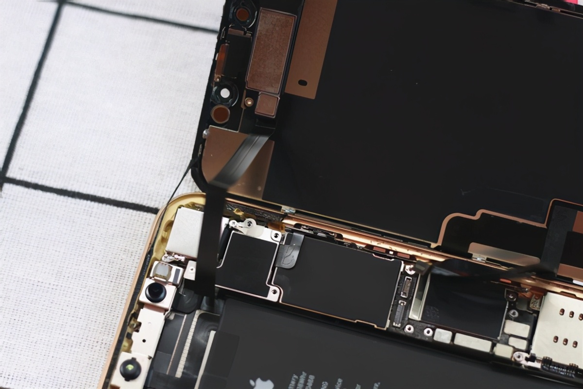 四步给iPhone XR换好屏幕，总结五个要点给你，照做不难