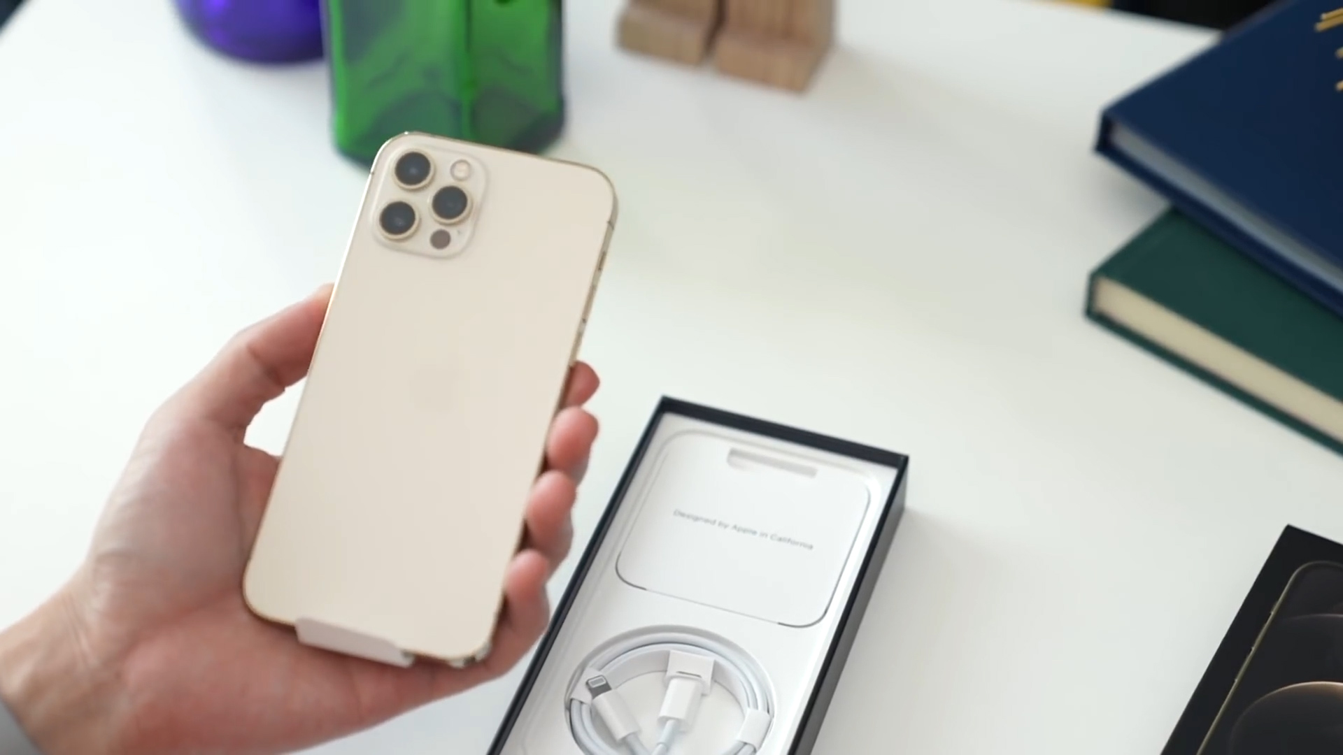 iPhone12和12pro全方面对比，看完再决定土豪勿进