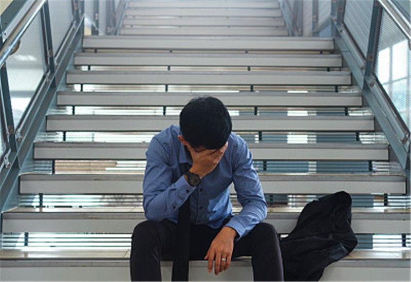 55岁的人一事无成，还背负一身债务，如何才能摆脱困境？