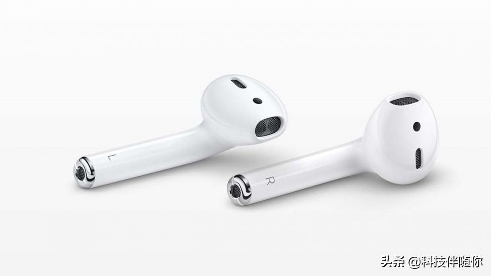 如何首次连接苹果AirPods耳机？
