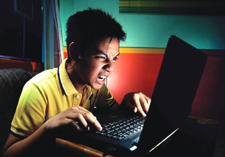 为了讨好二次元玩家，厂商们骑虎难下