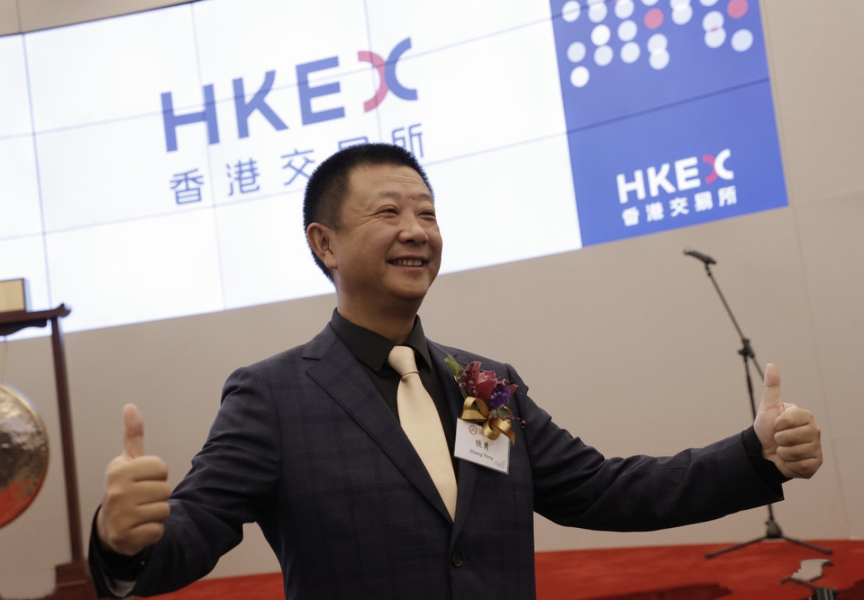 市值蒸发超2000亿，用1.59亿股“绑住”员工，海底捞能突围吗？