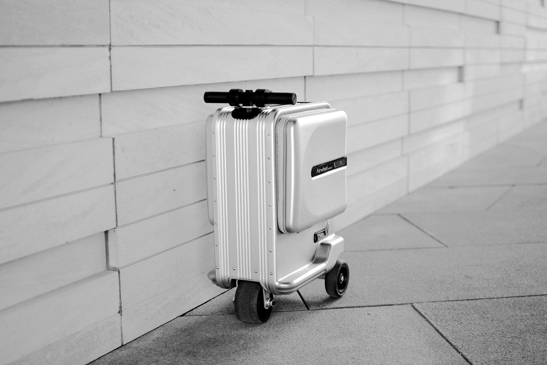 能当电动车骑行的行李箱：满满黑科技，飞机高铁都能带的旅行神器