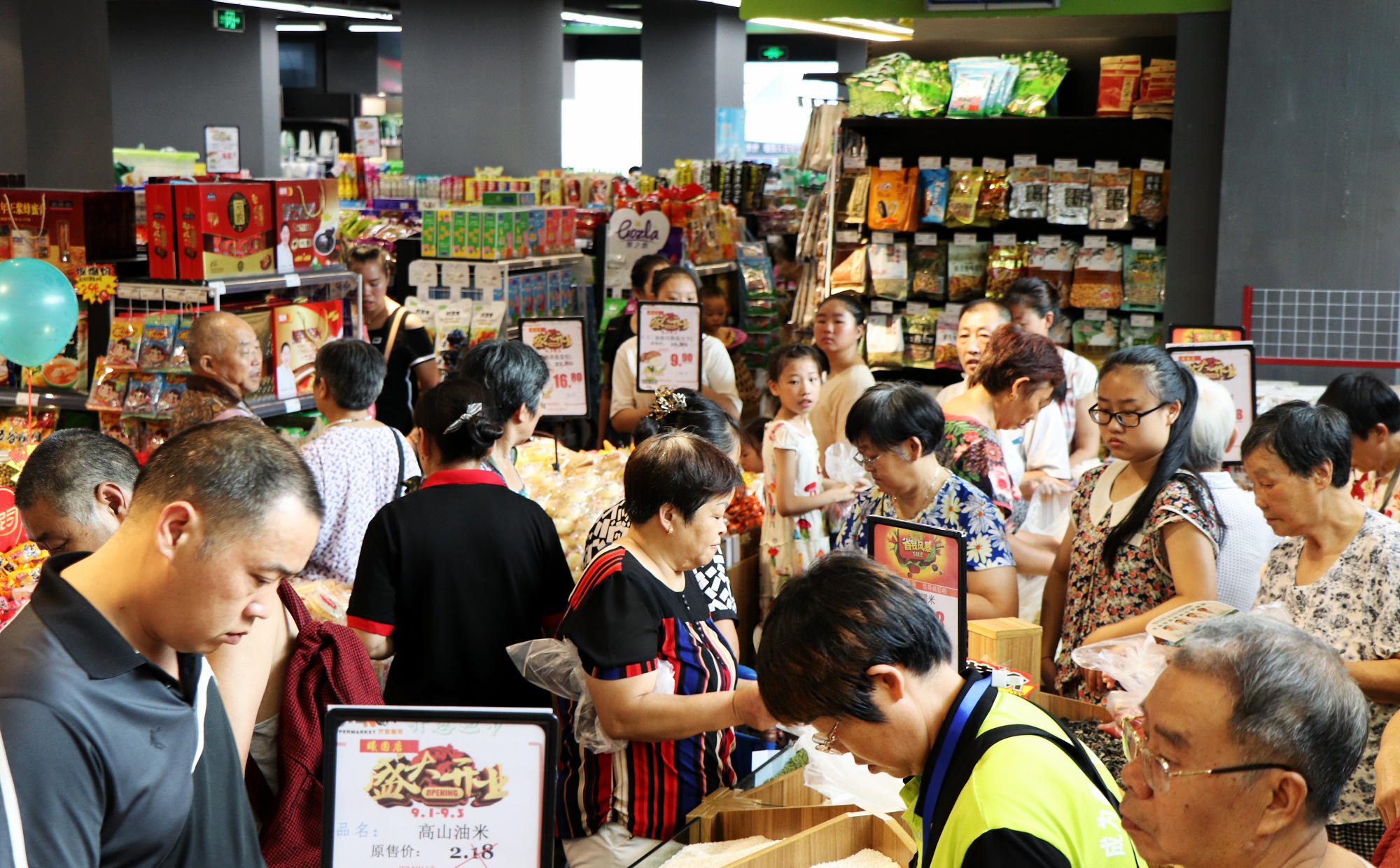 这家超市只用一个抽奖活动，就让营业额飙升三倍，客流爆满