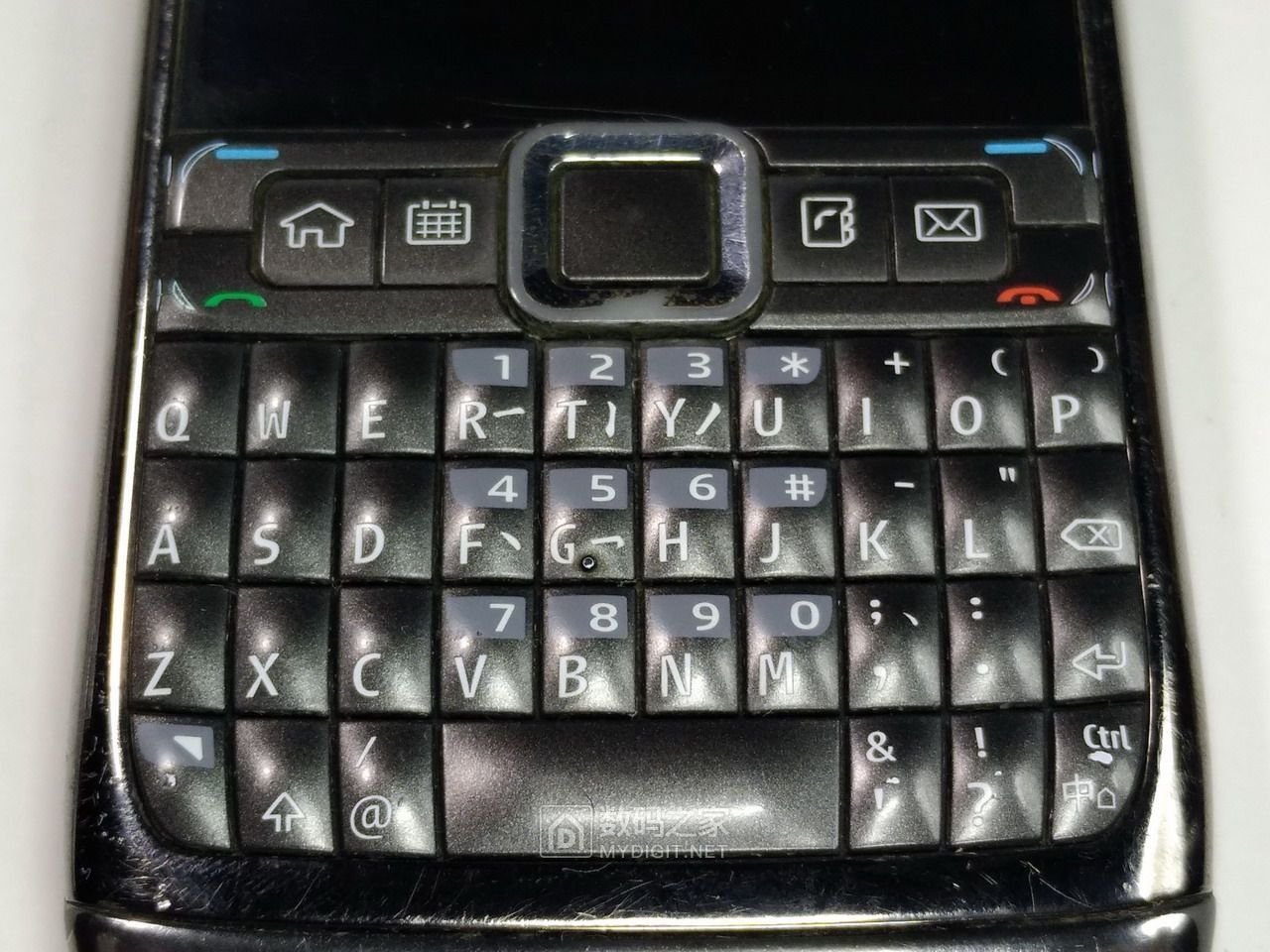 70余图图解诺基亚全键盘旗舰E71，曾经的神机名不虚传
