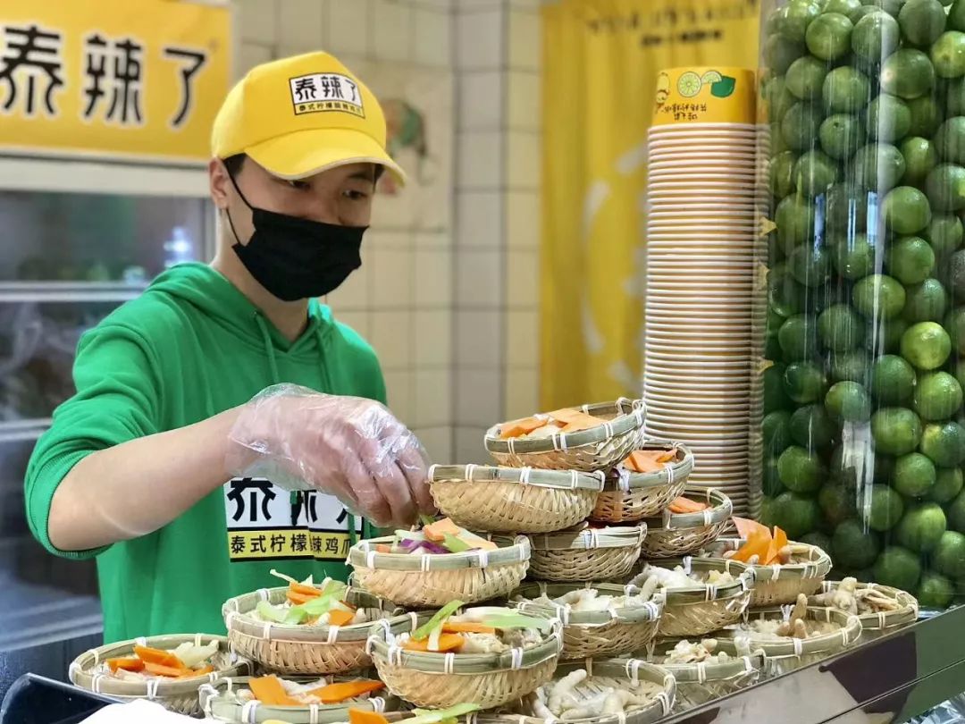 凤爪品牌连锁规划-吃货们口味与颜值都要