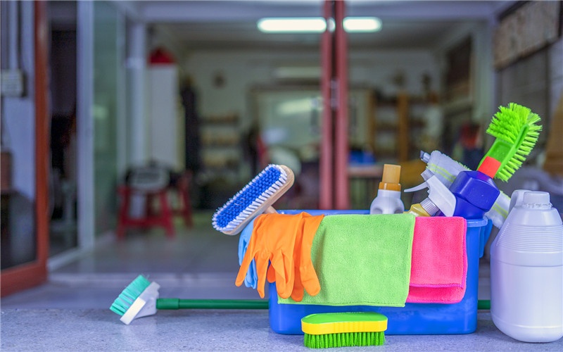 50岁的人如果从零开始，选择做哪些行业更容易成功？推荐一下