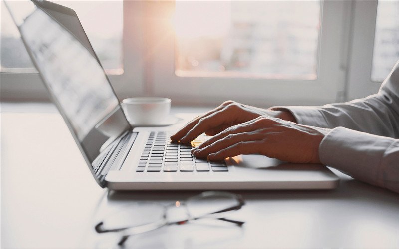 50岁的人如果从零开始，选择做哪些行业更容易成功？推荐一下