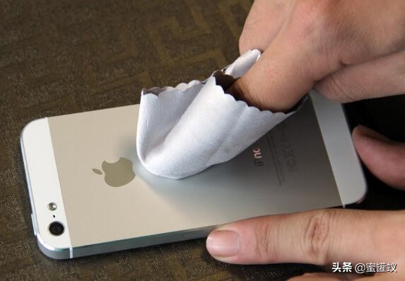 手机贴膜有气泡怎么办？手机钢化膜气泡、白边处理技巧