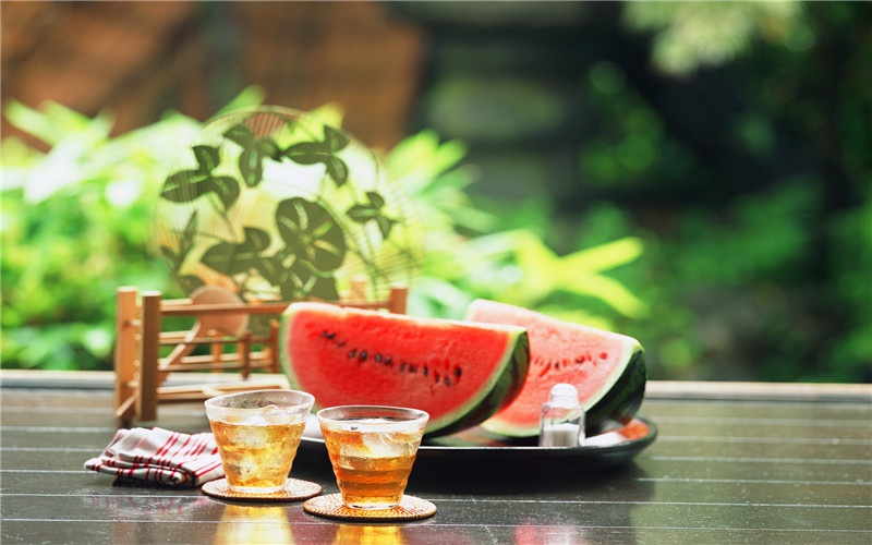 50岁的人如果从零开始，选择做哪些行业更容易成功？推荐一下