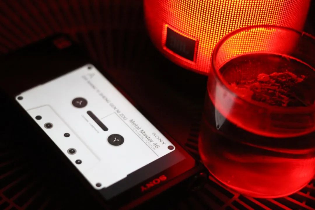 “内卷人”玩出治愈经济，微醺、躺平与解压渐成刚需？