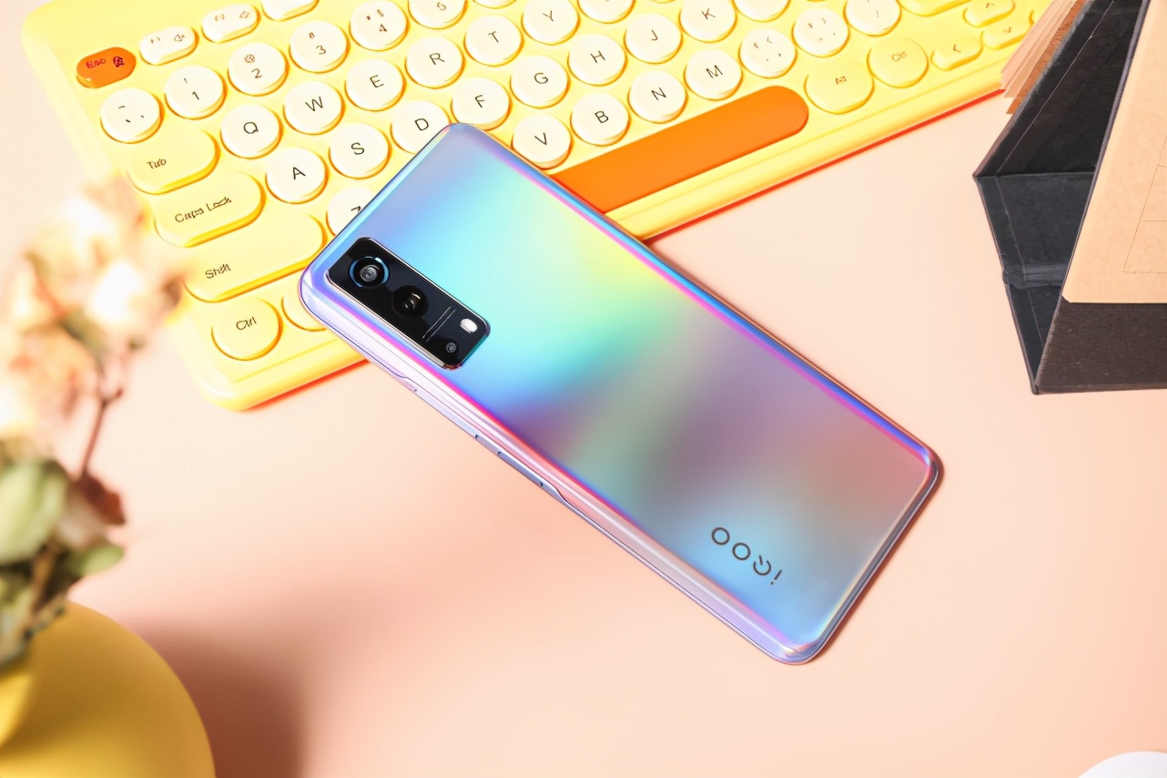 买千元机不必乱跟风，内行人都推荐这三款，颜值高配置强