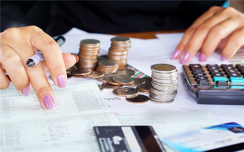 50岁的人背负巨额债务，感觉自己快要撑不住了，应该怎么办？