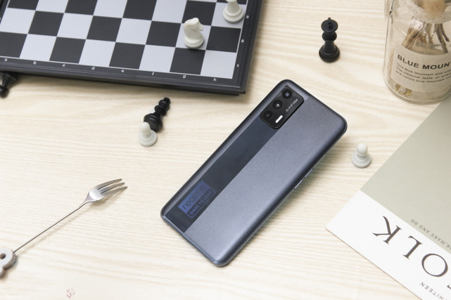 买千元机不必乱跟风，内行人都推荐这三款，颜值高配置强