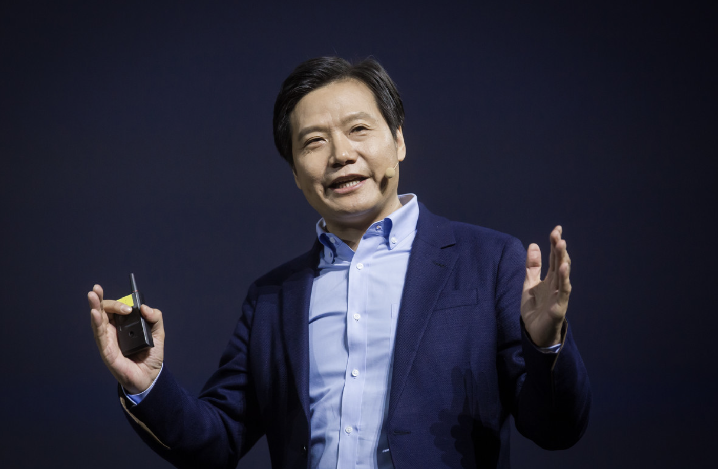 超越苹果，雷军豪捐145亿！小米可以高枕无忧了？