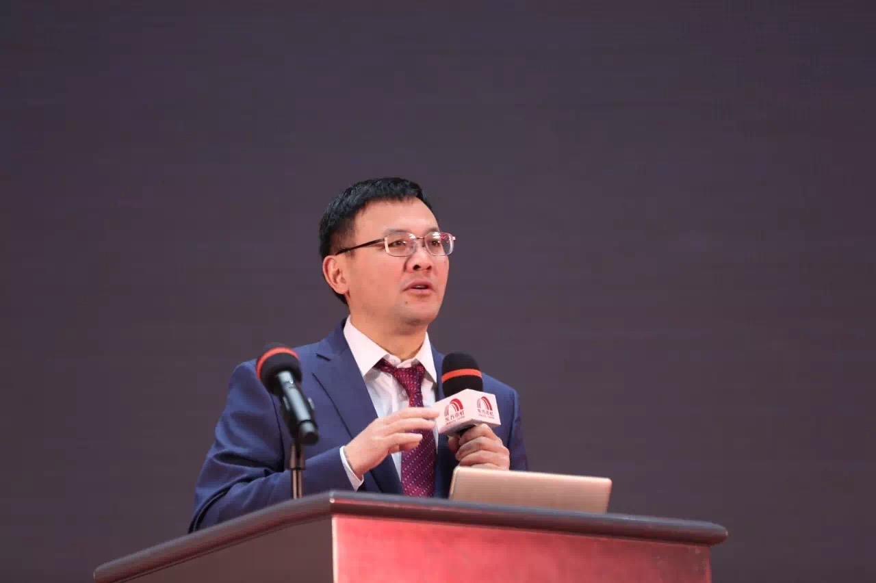 从贫困养猪户，到中国防水涂料之王，他成功大赚301亿财富