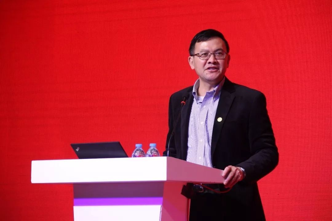 从贫困养猪户，到中国防水涂料之王，他成功大赚301亿财富