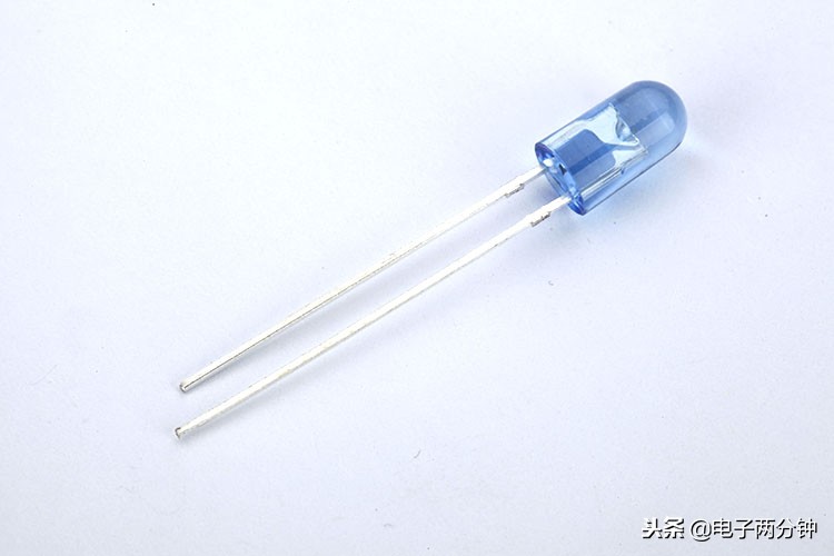 为什么自己做的接在220V交流电的指示灯，串联多大的电阻都会烧？