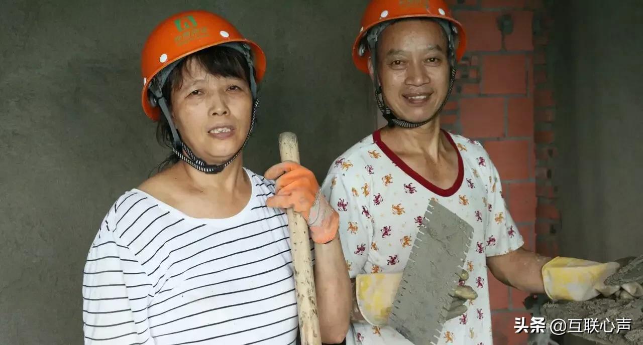 这才是“自媒体人”该有的样子！51岁农民工的坚持，终究迎来曙光