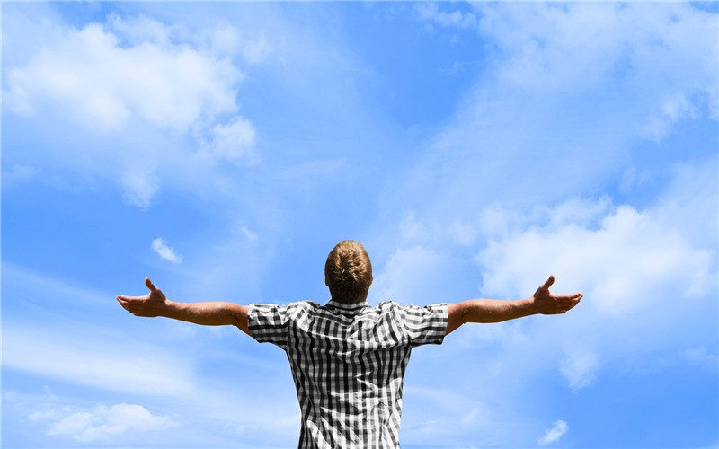 一个50岁左右的负债者，应该如何解决债务问题？几点建议