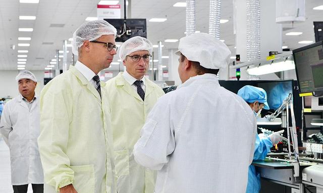 浙江又诞生一位百亿富豪，站在奥迪、保时捷背后，大赚180亿财富