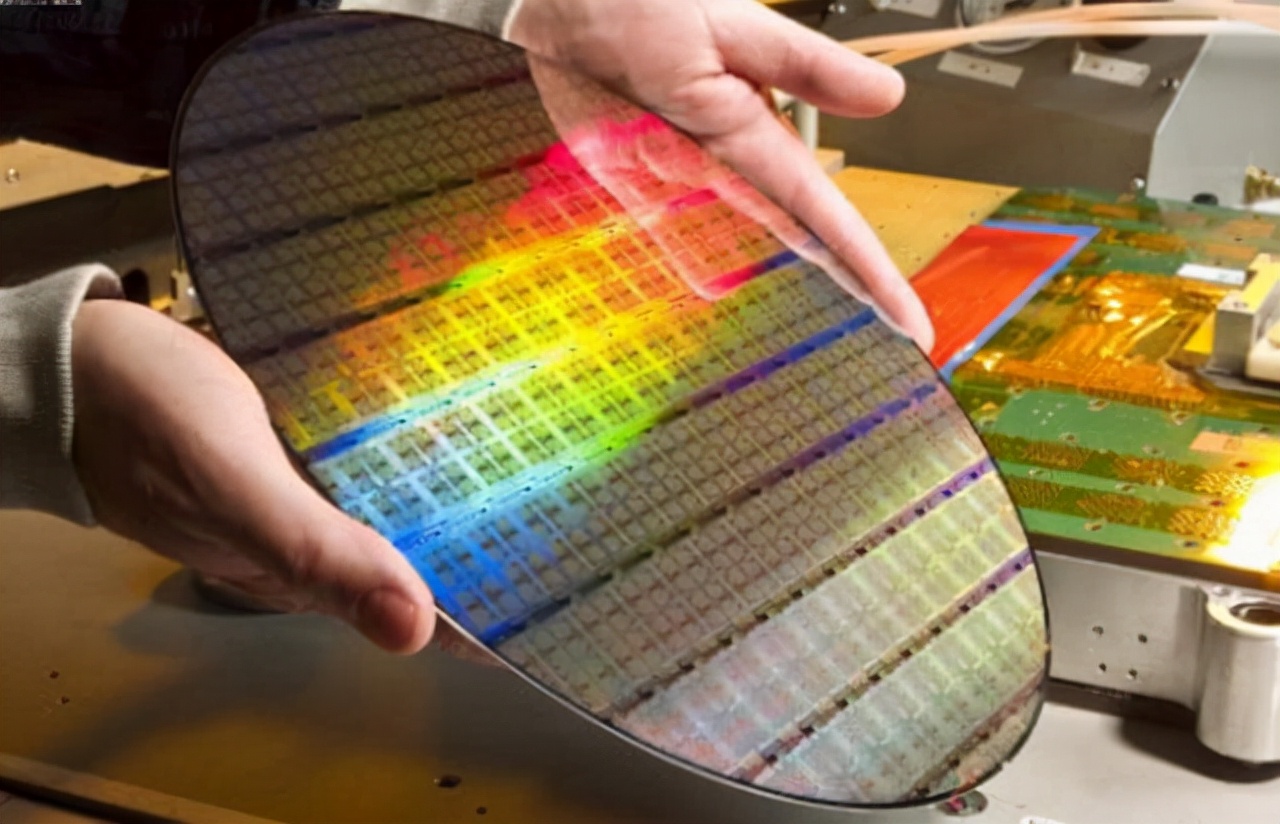 华为联合中芯国际研发独立自主的28nm，将破解芯片代工问题