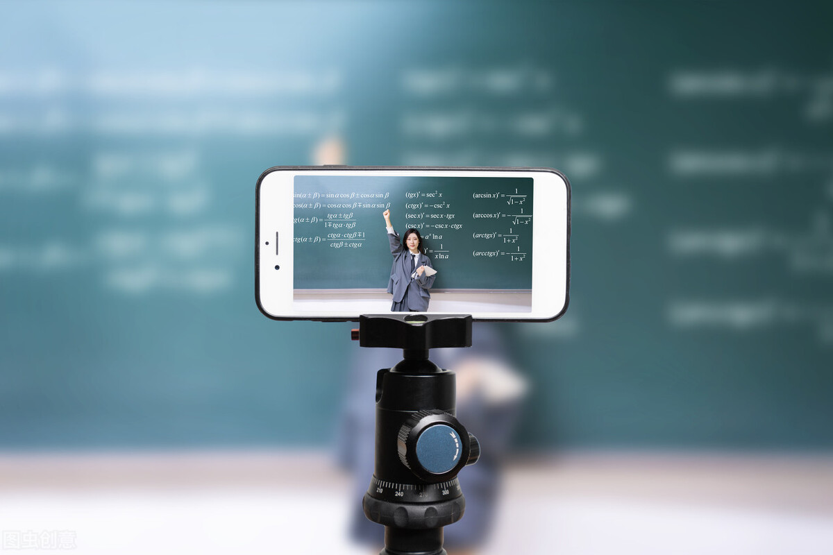 我，211硕士，教培行业4年月入1万5，但“双减”下我却没了退路