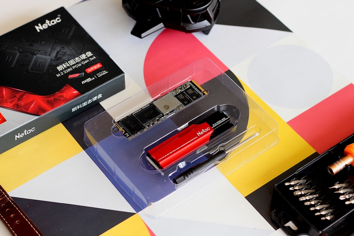 用朗科固态硬盘制作可移动硬盘，同样价格传输速度竟然快了一倍