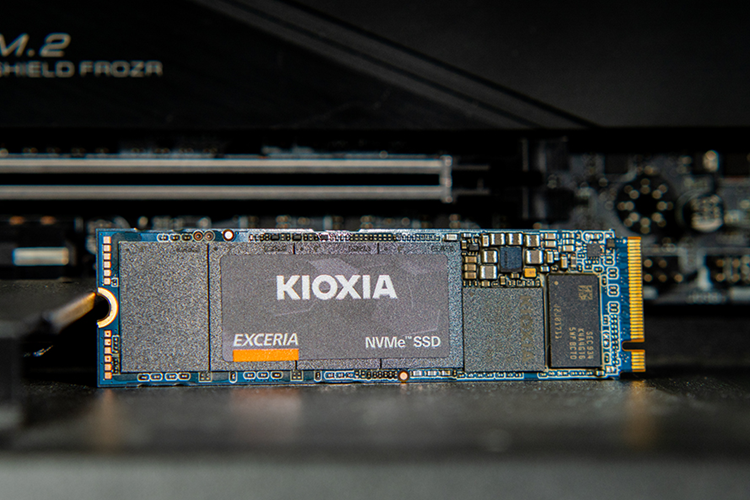 铠侠展示PCIe 5.0 SSD性能：读取速度达14GB/s