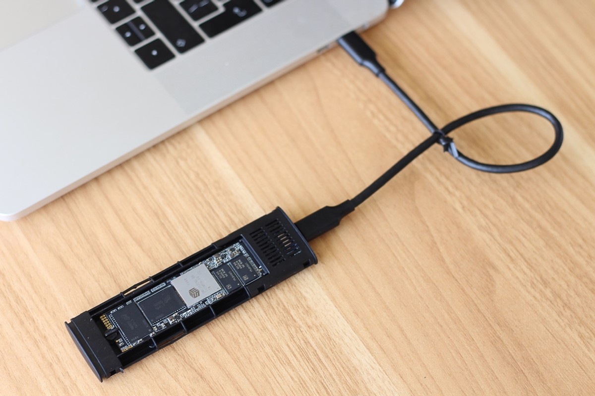 用朗科固态硬盘制作可移动硬盘，同样价格传输速度竟然快了一倍