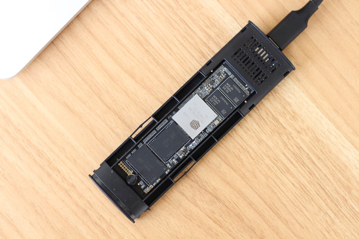 用朗科固态硬盘制作可移动硬盘，同样价格传输速度竟然快了一倍