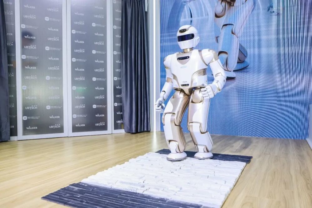 上海又诞生一位百亿富豪，靠研发机器人逆袭人生，大赚138亿