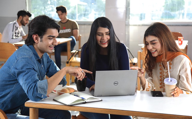 网页制作开发费用大概是多少，西安网站建设哪家公司服务好