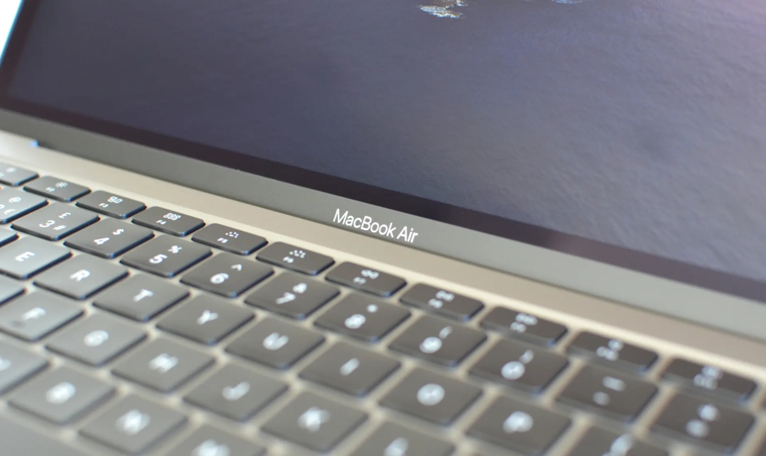 围观！苹果MacBook Air评测：近乎完美的商务笔记本电脑｜喜欢吗