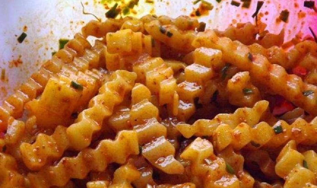 湖南大妈摆土豆摊，年赚200万，听说土豆免费，难道有其他套路？