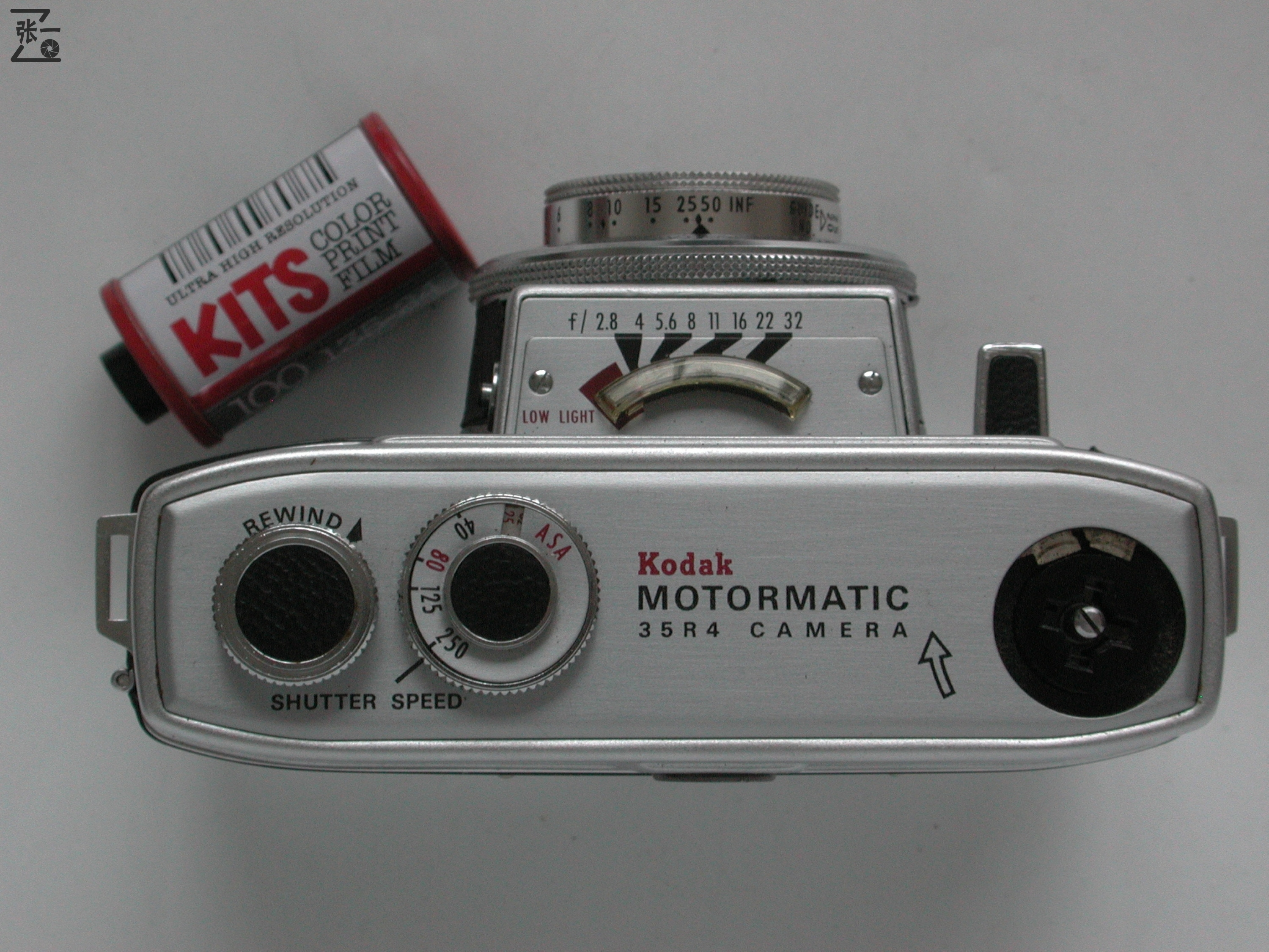 柯达最后一款发条过片的旁轴相机：Kodak Motormatic 35R4
