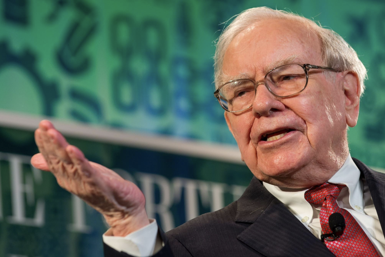 身价2400亿美元，马斯克再成全球首富，巴菲特不买特斯拉原因是？