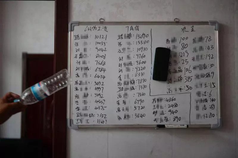 “宅家15天，挣了3万块”那些会写文案的人，活得实在太太太爽了