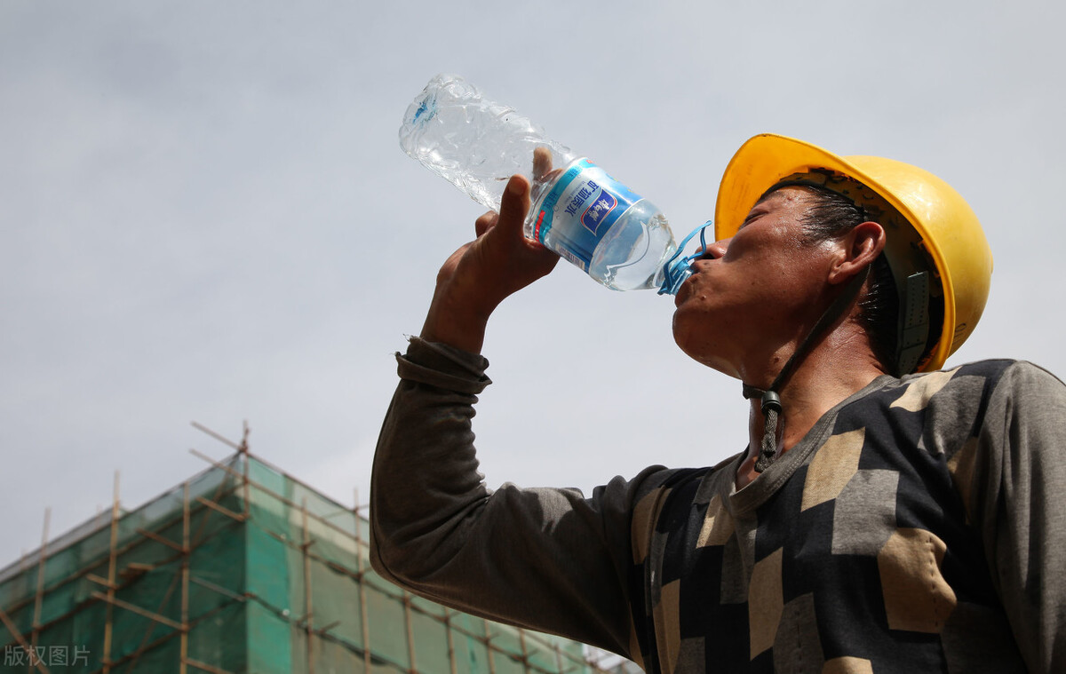 我，曾开狗肉火锅店月入10万，今工地搬砖给不起抚养费，是报应吗