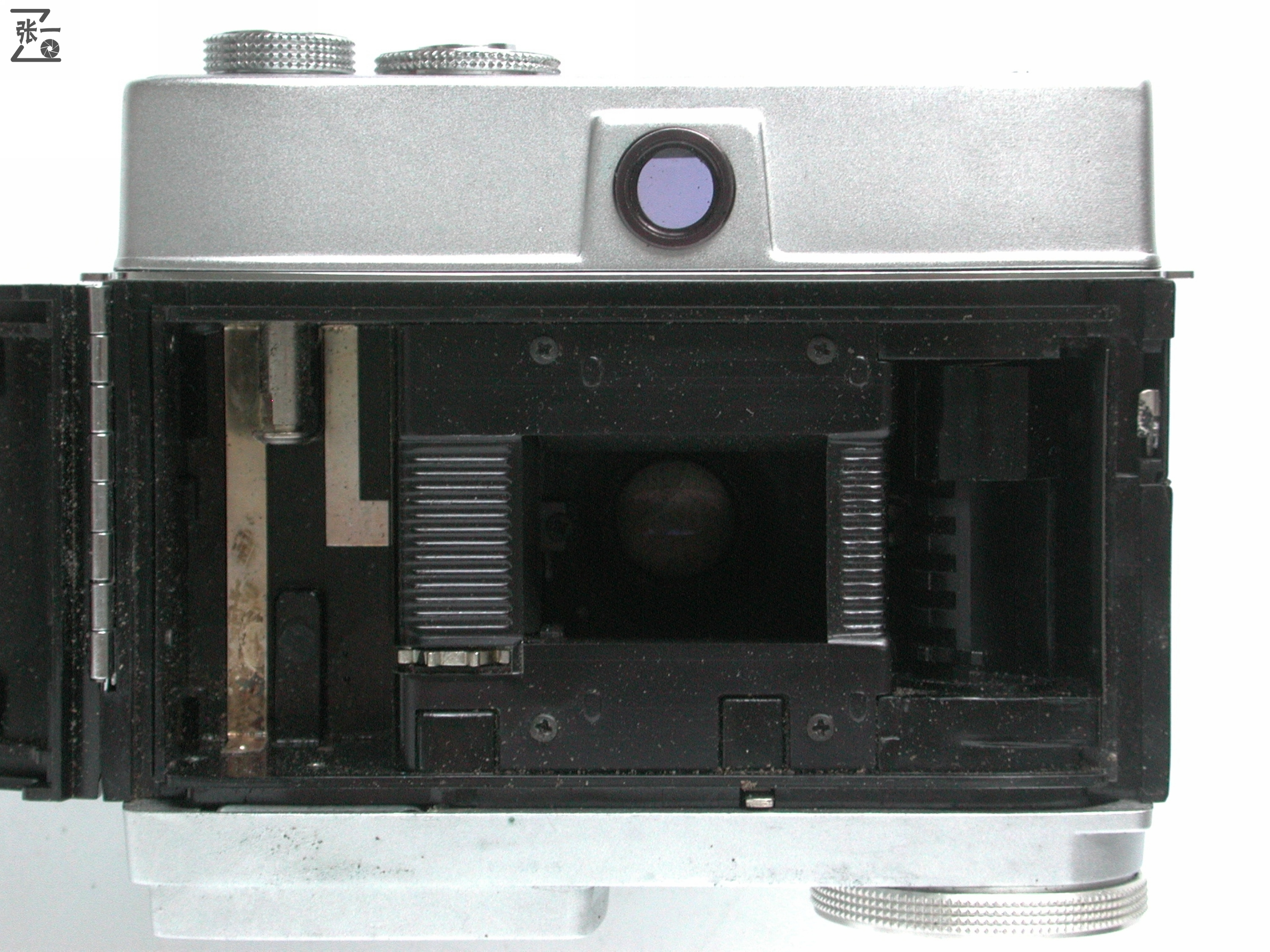 柯达最后一款发条过片的旁轴相机：Kodak Motormatic 35R4