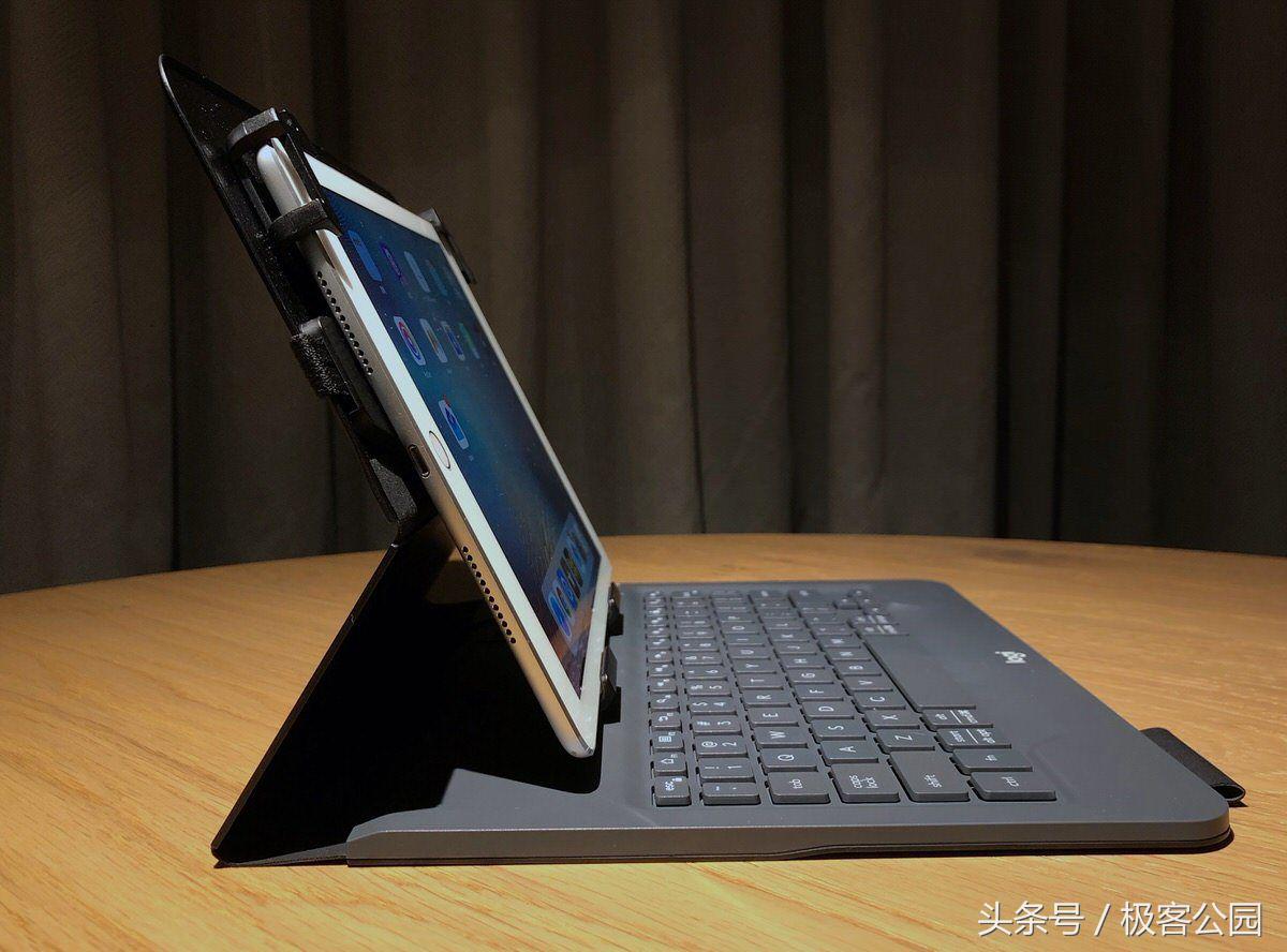 想把 iPad 当笔记本电脑用？可以试试这款外接键盘