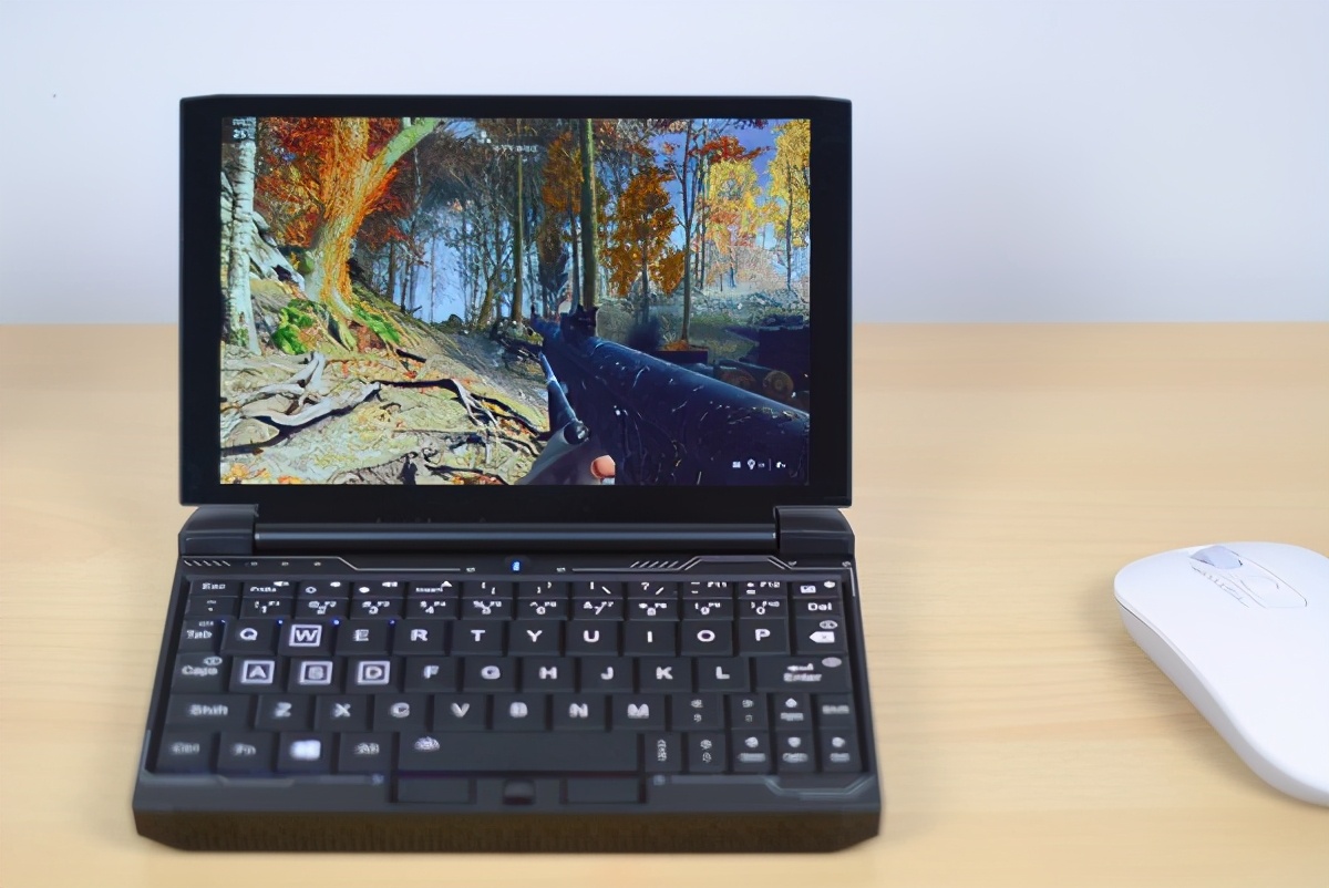 “小不点”游戏笔记本电脑评测：只有7英寸，跑分超92W