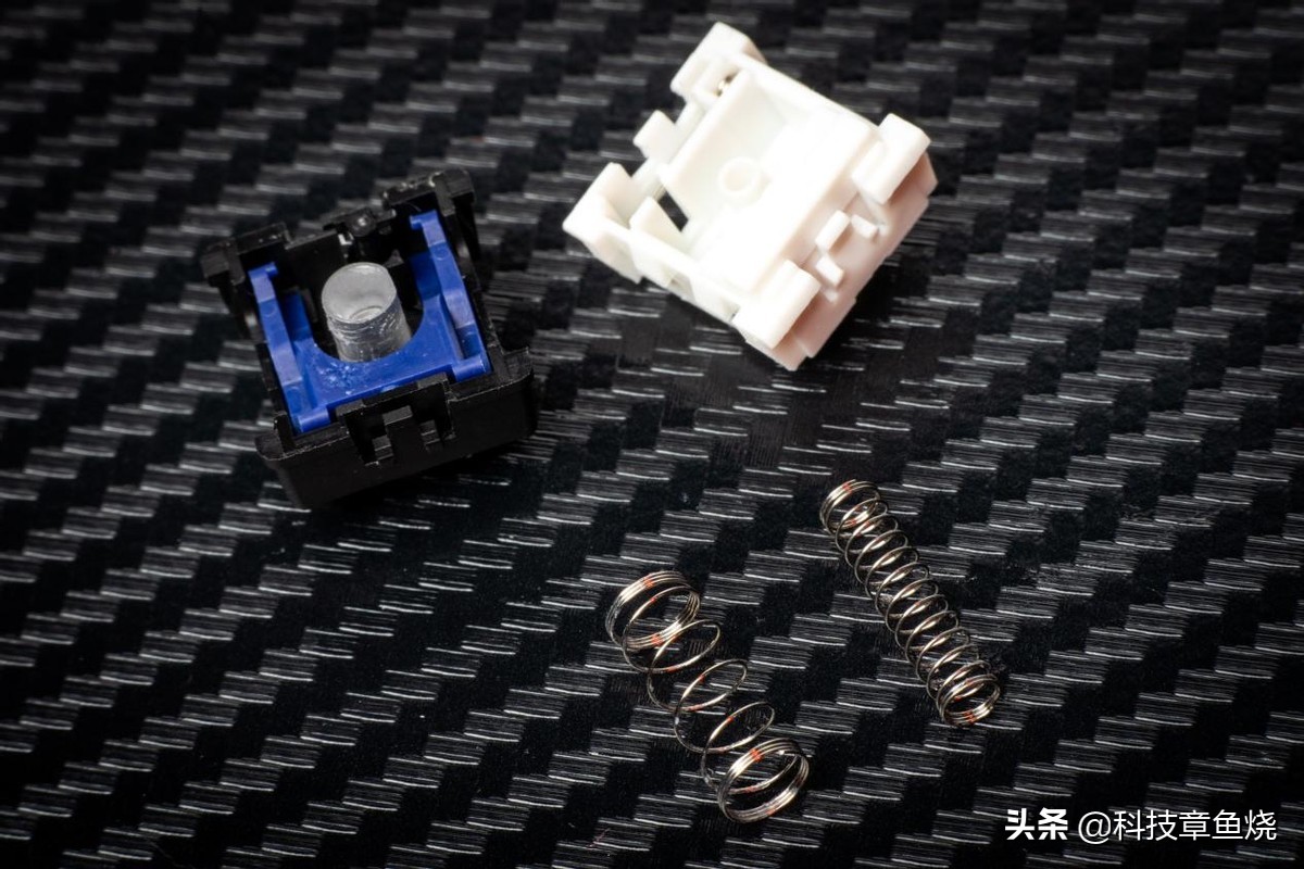 真没必要执着于樱桃青轴，来试下ROG游侠RX的RX蓝轴