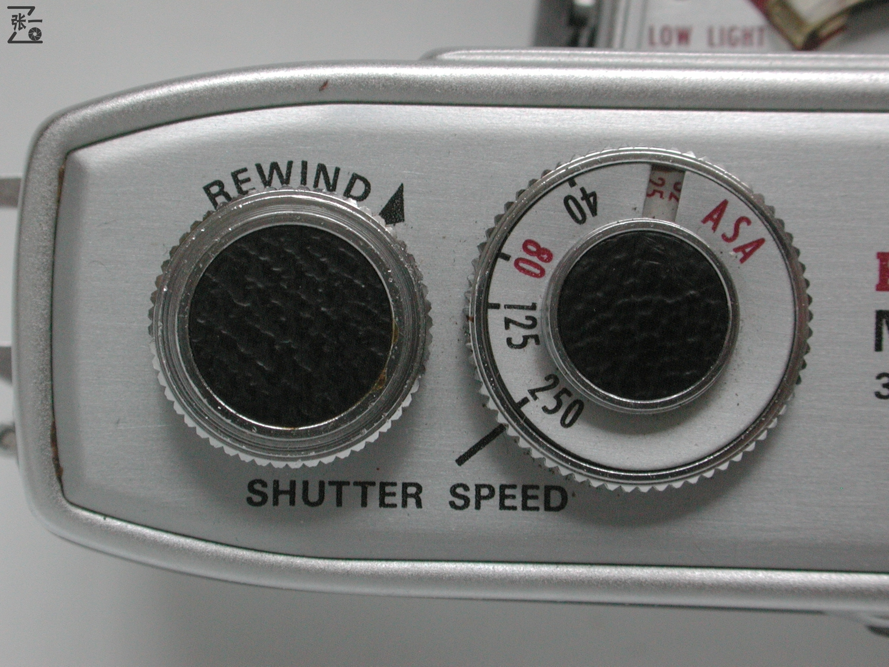 柯达最后一款发条过片的旁轴相机：Kodak Motormatic 35R4