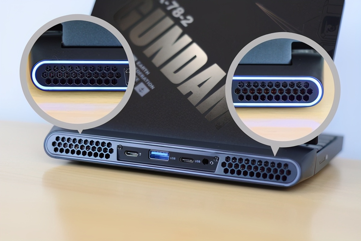 “小不点”游戏笔记本电脑评测：只有7英寸，跑分超92W