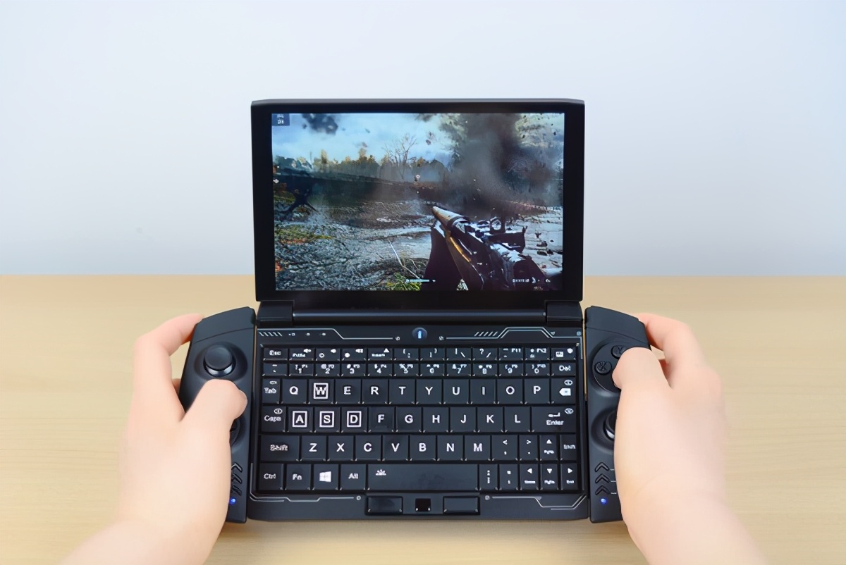 “小不点”游戏笔记本电脑评测：只有7英寸，跑分超92W