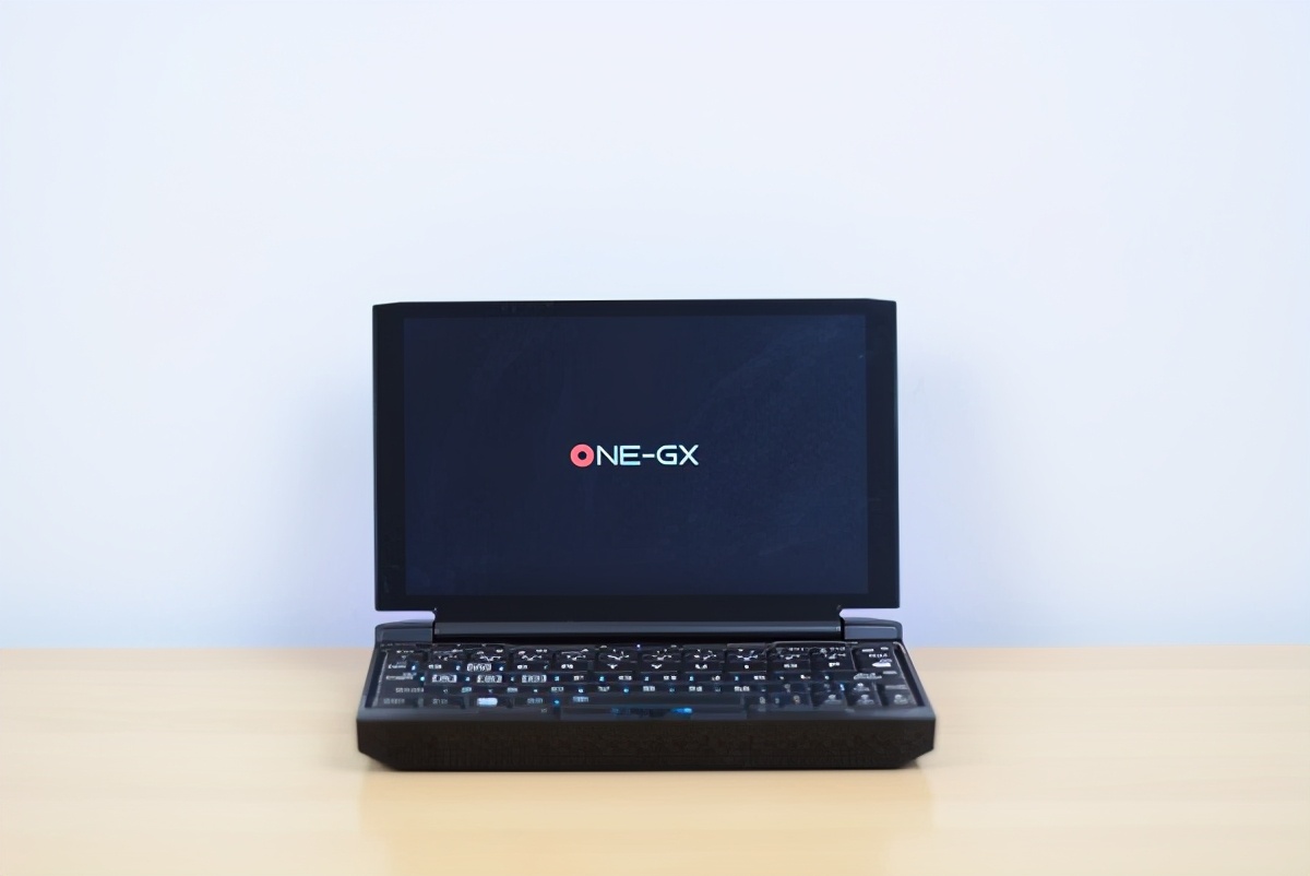 “小不点”游戏笔记本电脑评测：只有7英寸，跑分超92W