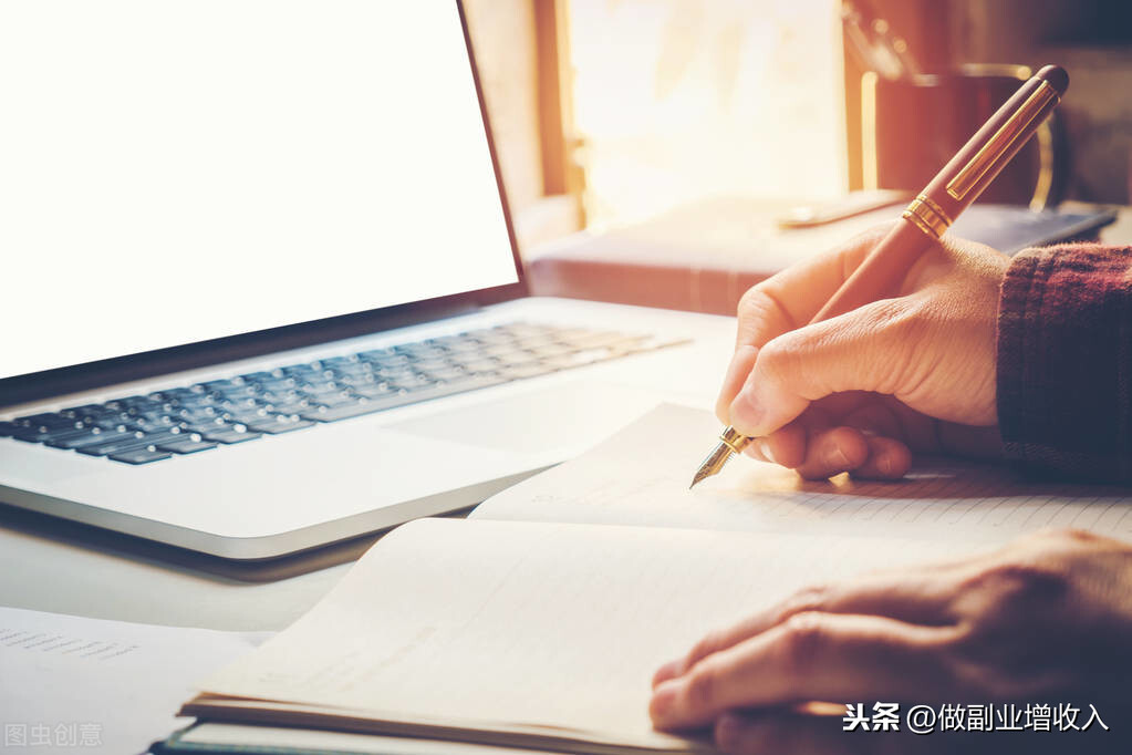 如何通过文字赚钱，兼职文案、投稿、做自媒体？