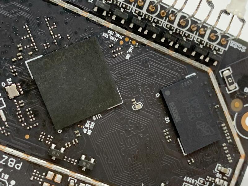 新华三5400Mbps WiFi6路由器拆解：硬件性能过剩了？